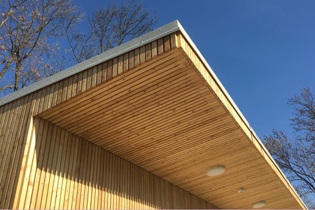 Holzfassade und Dachkonstruktion, Paulinum Graz