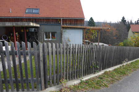 Haus mit Laerchenholzfassade unbehandelt