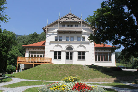 Sanierung-Kurhaus-Giebel-Balkon-St-Radegund