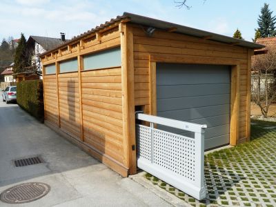 Garage mit Gartentor ausfahrbar