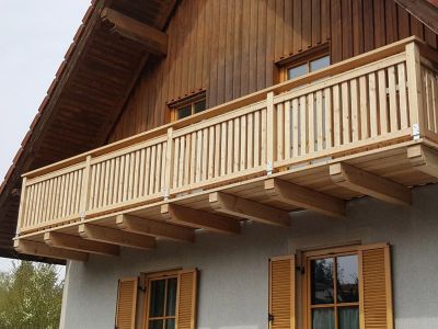 Balkon aus Holz