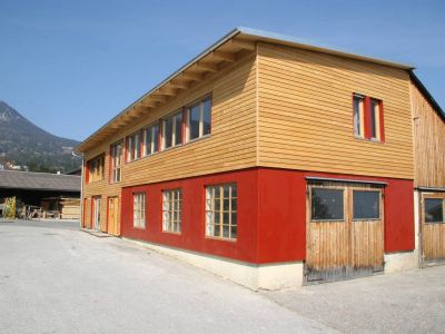 Holzfassade in Lärche, Nano-Beschichtung bzw. Platten mit farbigem Anstrich