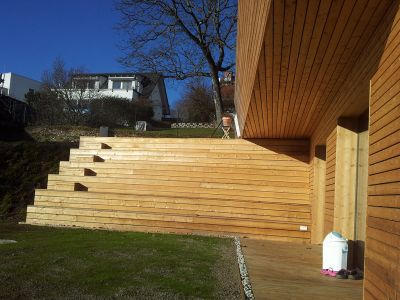 Holzfassade, Sitzstufen aus Lärchenholz