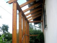 Stiegen-Abgang mit Glasdach