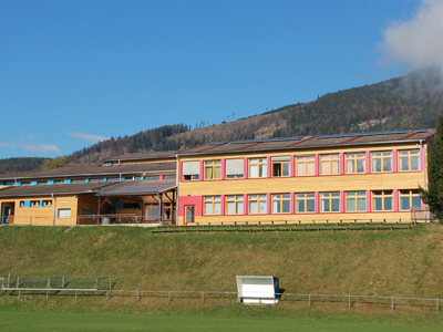 Fassade der Volksschule St. Radegund