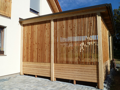 Carport mit Sichtschutzverlattung aus Holz