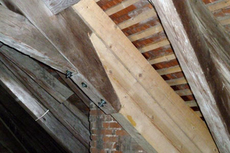 Sanierung Dachstuhl der alten Universität